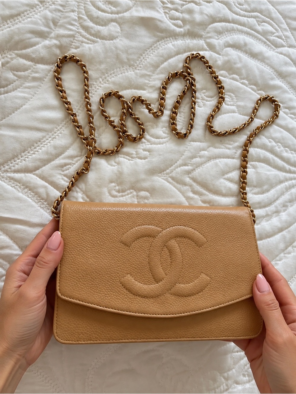 Vtg CHANEL Tan caviar leather WOC Crossbody with Gold Chain